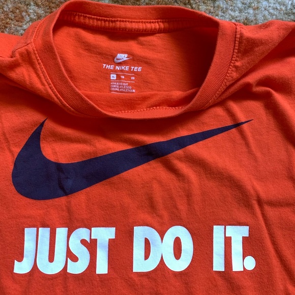 Boys XL t-shirt - Picture 2 of 2